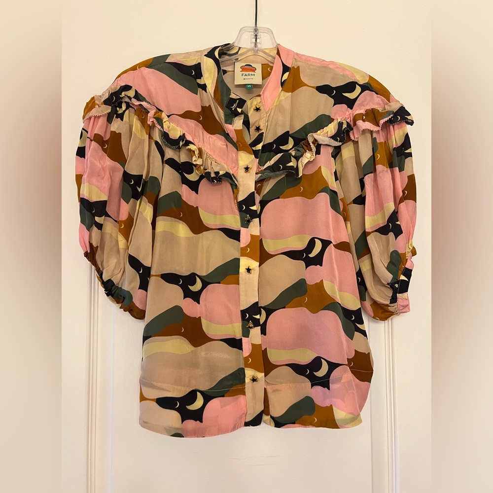Farm Rio The Kiss Short Sleeve
Blouse size XS